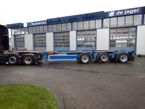 Renders X-steer met schuiftafel, 2 stuurassen en lift-as