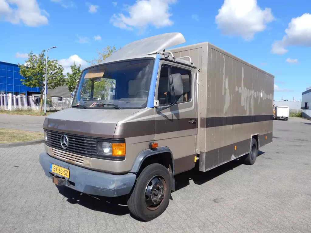 Mercedes-Benz 809D