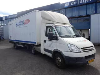 Iveco Daily 40 Iveco Daily 40C18 i.c.m. van den Oever 1-assige gesloten oplegger